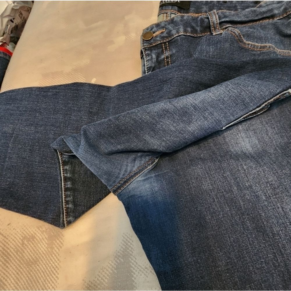 Liverpool Like New Jeans. Skinny Capri. Stretch. Size 14. - Picture 11 of 12